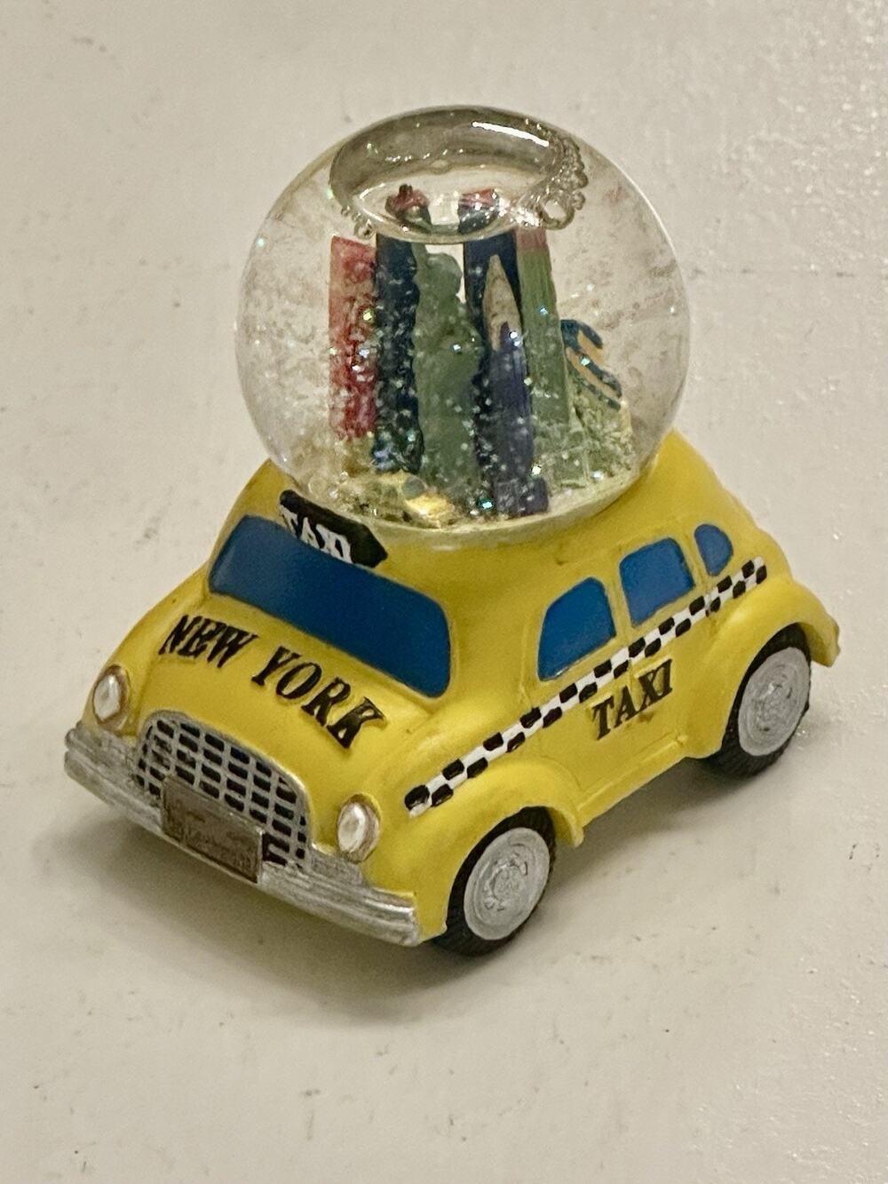 VINTAGE Twin Towers City Merchandise NYC Snow Globe w/ Taxi Base 3.5” Tall VHTF